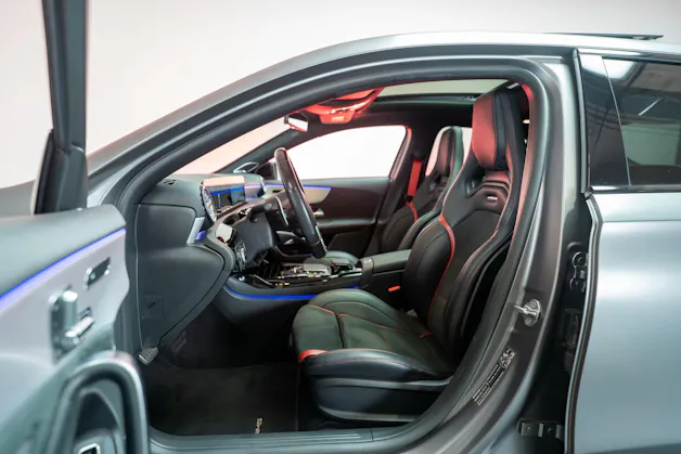MERCEDES-BENZ A 35 AMG 4matic Limousine / CH-Fahrzeug / Panorama / el.Sitze