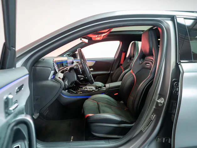 MERCEDES-BENZ A 35 AMG 4matic Limousine / CH-Fahrzeug / Panorama / el.Sitze