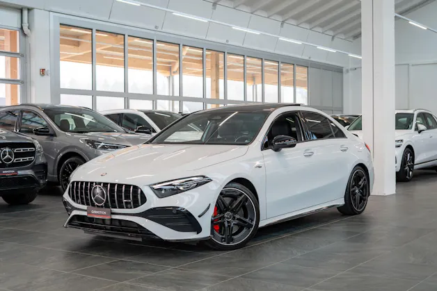 MERCEDES-BENZ A 35 AMG 4matic Limousine / Facelift / Performance Auspuff / Panorama