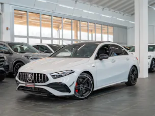 MERCEDES-BENZ A 35 AMG 4matic Limousine / Facelift / Performance Auspuff / Panorama