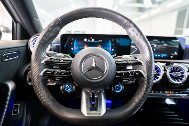 MERCEDES-BENZ A 35 AMG 4matic Limousine / Facelift / Performance Auspuff / Panorama