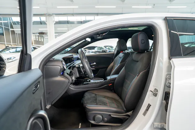 MERCEDES-BENZ A 35 AMG 4matic Limousine / Facelift / Performance Auspuff / Panorama