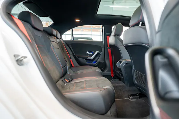 MERCEDES-BENZ A 35 AMG 4matic Limousine / Facelift / Performance Auspuff / Panorama