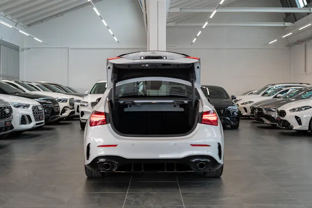MERCEDES-BENZ A 35 AMG 4matic Limousine / Facelift / Performance Auspuff / Panorama