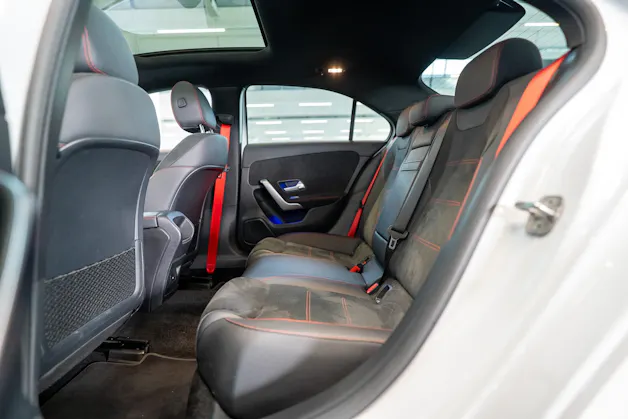 MERCEDES-BENZ A 35 AMG 4matic Limousine / Facelift / Performance Auspuff / Panorama