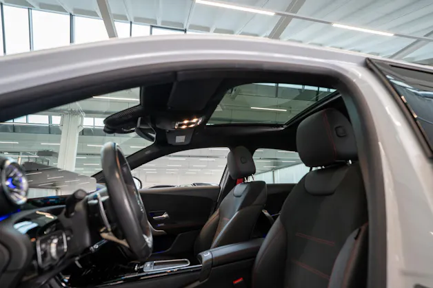 MERCEDES-BENZ A 35 AMG 4matic Limousine / Facelift / Performance Auspuff / Panorama