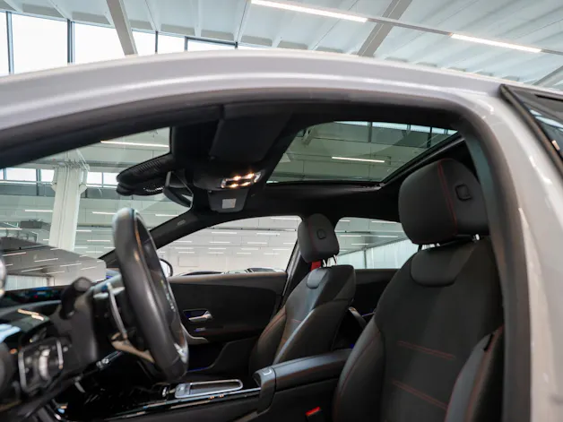 MERCEDES-BENZ A 35 AMG 4matic Limousine / Facelift / Performance Auspuff / Panorama