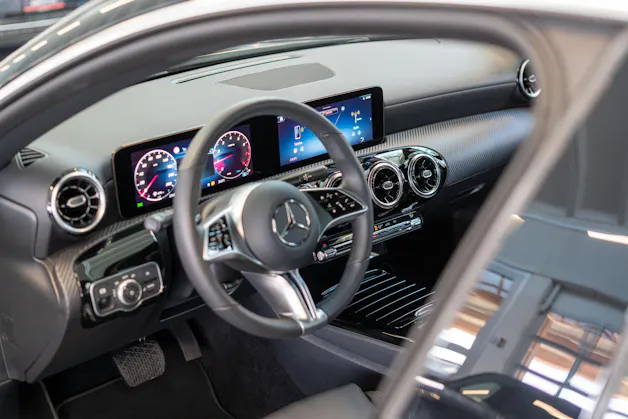 MERCEDES-BENZ CLA 180 Progressive / Facelift / Rückfahrkamera / Sitzheizung