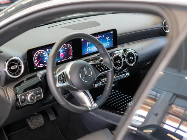 MERCEDES-BENZ CLA 180 Progressive / Facelift / Rückfahrkamera / Sitzheizung