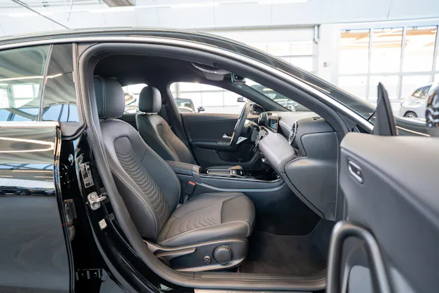 MERCEDES-BENZ CLA 180 Progressive / Facelift / Rückfahrkamera / Sitzheizung