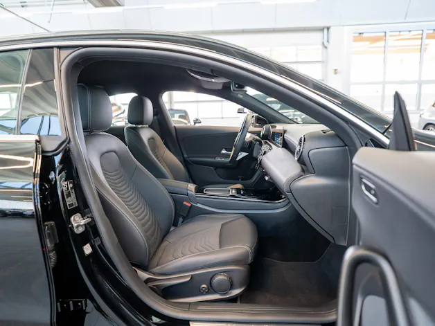 MERCEDES-BENZ CLA 180 Progressive / Facelift / Rückfahrkamera / Sitzheizung