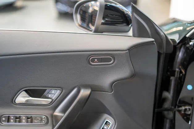 MERCEDES-BENZ CLA 180 Progressive / Facelift / Rückfahrkamera / Sitzheizung