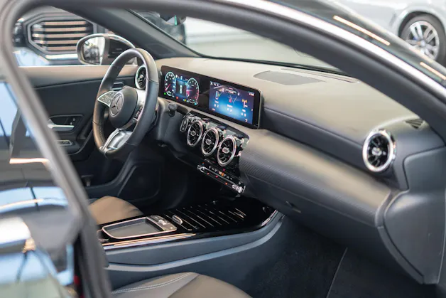 MERCEDES-BENZ CLA 180 Progressive / Facelift / Rückfahrkamera / Sitzheizung