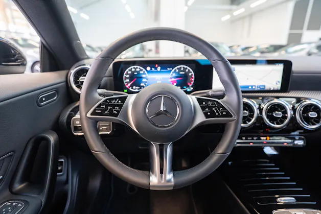 MERCEDES-BENZ CLA 180 Progressive / Facelift / Rückfahrkamera / Sitzheizung