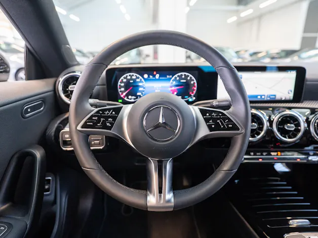 MERCEDES-BENZ CLA 180 Progressive / Facelift / Rückfahrkamera / Sitzheizung