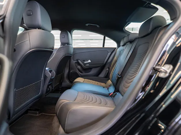 MERCEDES-BENZ CLA 180 Progressive / Facelift / Rückfahrkamera / Sitzheizung