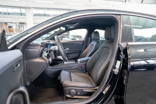 MERCEDES-BENZ CLA 180 Progressive / Facelift / Rückfahrkamera / Sitzheizung