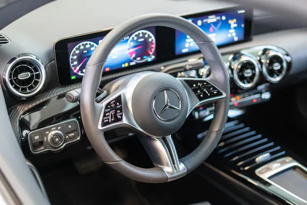MERCEDES-BENZ CLA 180 Progressive / Facelift / Rückfahrkamera / Sitzheizung
