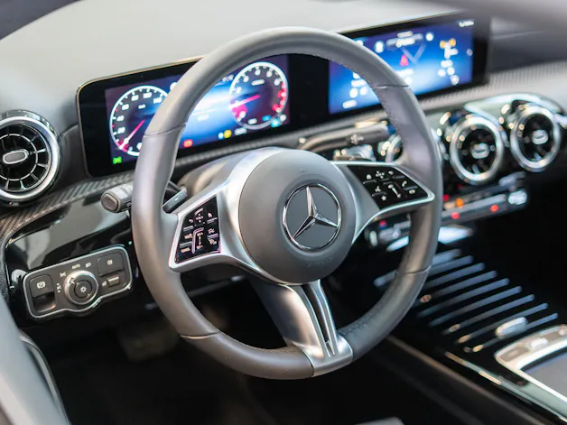 MERCEDES-BENZ CLA 180 Progressive / Facelift / Rückfahrkamera / Sitzheizung