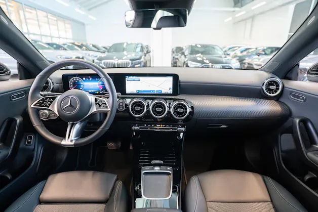 MERCEDES-BENZ CLA 180 Progressive / Facelift / Rückfahrkamera / Sitzheizung