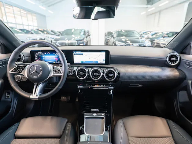 MERCEDES-BENZ CLA 180 Progressive / Facelift / Rückfahrkamera / Sitzheizung