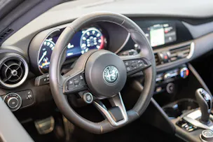 ALFA ROMEO Giulia 2.0 Q4 TI Edition / Memory Sitze / Voll-Leder / Navi