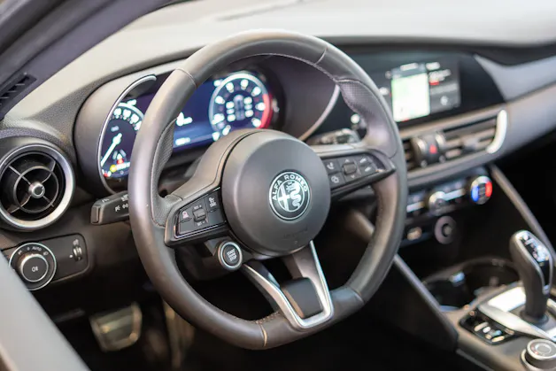 ALFA ROMEO Giulia 2.0 Q4 TI Edition / Memory Sitze / Voll-Leder / Navi