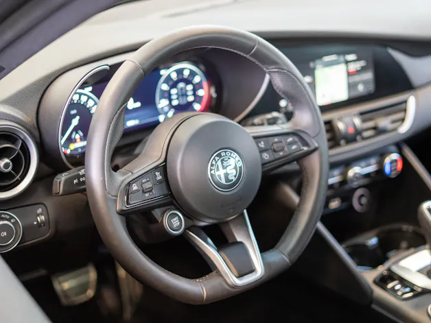 ALFA ROMEO Giulia 2.0 Q4 TI Edition / Memory Sitze / Voll-Leder / Navi