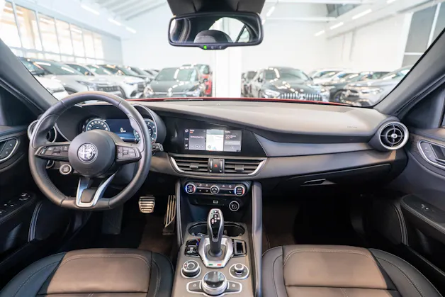 ALFA ROMEO Giulia 2.0 Q4 TI Edition / Memory Sitze / Voll-Leder / Navi