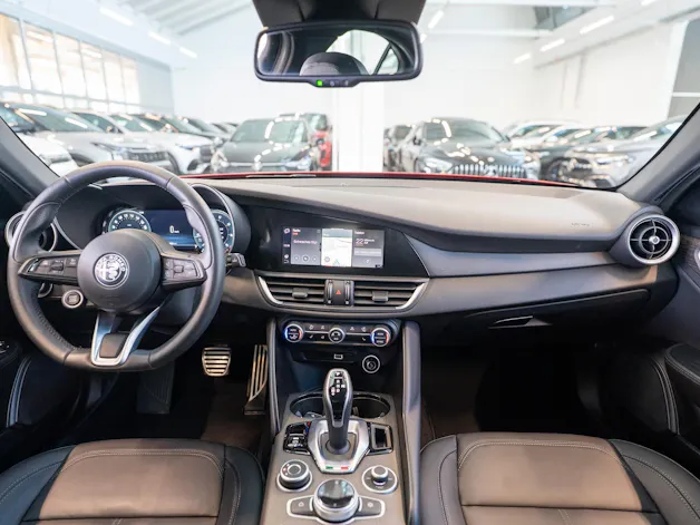 ALFA ROMEO Giulia 2.0 Q4 TI Edition / Memory Sitze / Voll-Leder / Navi