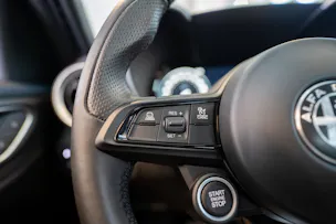 ALFA ROMEO Giulia 2.0 Q4 TI Edition / Memory Sitze / Voll-Leder / Navi