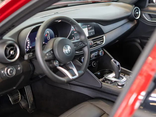 ALFA ROMEO Giulia 2.0 Q4 TI Edition / Memory Sitze / Voll-Leder / Navi