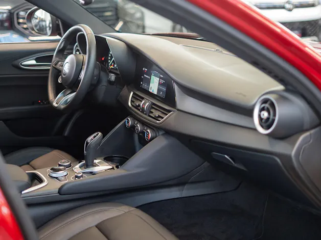 ALFA ROMEO Giulia 2.0 Q4 TI Edition / Memory Sitze / Voll-Leder / Navi