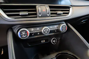 ALFA ROMEO Giulia 2.0 Q4 TI Edition / Memory Sitze / Voll-Leder / Navi