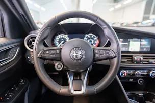 ALFA ROMEO Giulia 2.0 Q4 TI Edition / Memory Sitze / Voll-Leder / Navi