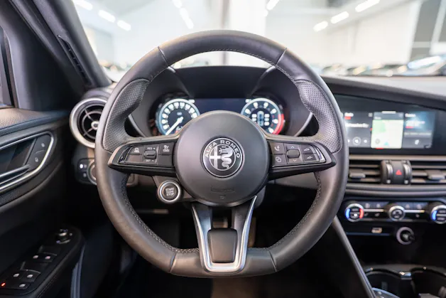 ALFA ROMEO Giulia 2.0 Q4 TI Edition / Memory Sitze / Voll-Leder / Navi