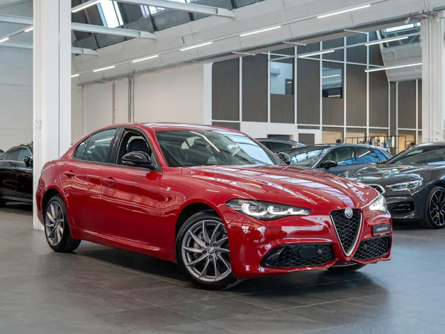 ALFA ROMEO Giulia 2.0 Q4 TI Edition / Memory Sitze / Voll-Leder / Navi
