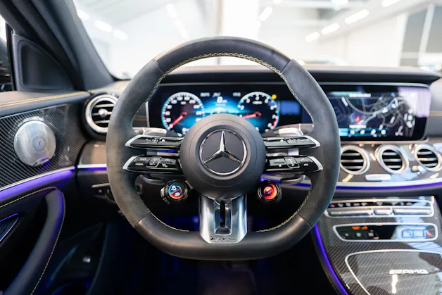 MERCEDES-BENZ E 63 S AMG 4matic+ / Final Edition 1 of 999 / Panorama-Schiebedach / Head-Up Display / Burmester