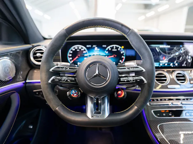MERCEDES-BENZ E 63 S AMG 4matic+ / Final Edition 1 of 999 / Panorama-Schiebedach / Head-Up Display / Burmester