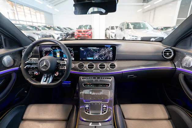 MERCEDES-BENZ E 63 S AMG 4matic+ / Final Edition 1 of 999 / Panorama-Schiebedach / Head-Up Display / Burmester
