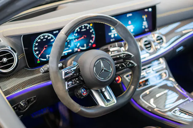 MERCEDES-BENZ E 63 S AMG 4matic+ / Final Edition 1 of 999 / Panorama-Schiebedach / Head-Up Display / Burmester