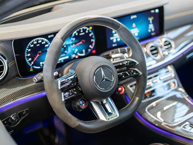 MERCEDES-BENZ E 63 S AMG 4matic+ / Final Edition 1 of 999 / Panorama-Schiebedach / Head-Up Display / Burmester