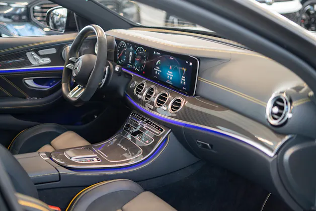 MERCEDES-BENZ E 63 S AMG 4matic+ / Final Edition 1 of 999 / Panorama-Schiebedach / Head-Up Display / Burmester