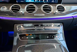MERCEDES-BENZ E 63 S AMG 4matic+ / Final Edition 1 of 999 / Panorama-Schiebedach / Head-Up Display / Burmester
