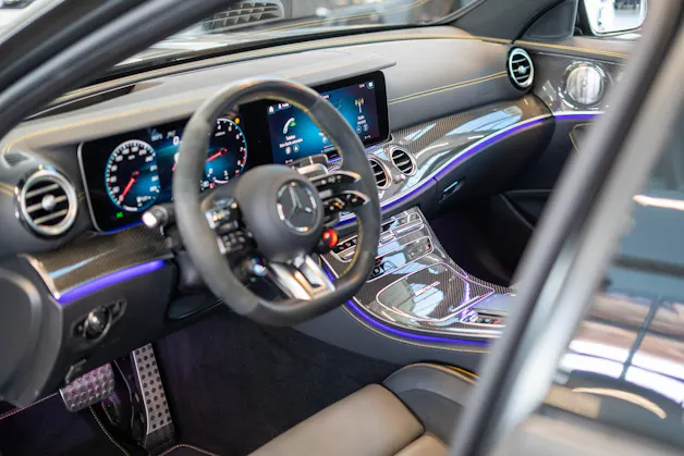 MERCEDES-BENZ E 63 S AMG 4matic+ / Final Edition 1 of 999 / Panorama-Schiebedach / Head-Up Display / Burmester