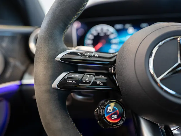 MERCEDES-BENZ E 63 S AMG 4matic+ / Final Edition 1 of 999 / Panorama-Schiebedach / Head-Up Display / Burmester