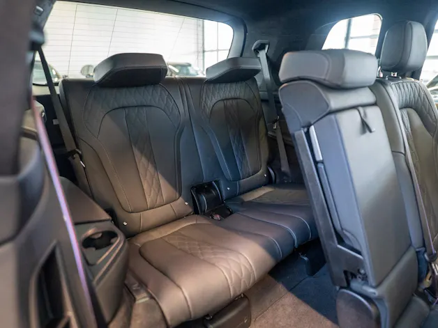 BMW X7 xDrive 48V M60i M Sport / 23" Felgen / Iconic Glow / Head-Up Display / Panorama-Schiebedach