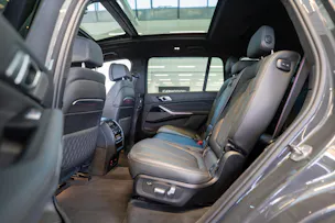BMW X7 xDrive 48V M60i M Sport / 23" Felgen / Iconic Glow / Head-Up Display / Panorama-Schiebedach