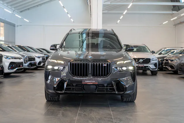 BMW X7 xDrive 48V M60i M Sport / 23" Felgen / Iconic Glow / Head-Up Display / Panorama-Schiebedach