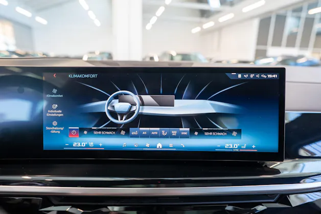 BMW X7 xDrive 48V M60i M Sport / 23" Felgen / Iconic Glow / Head-Up Display / Panorama-Schiebedach
